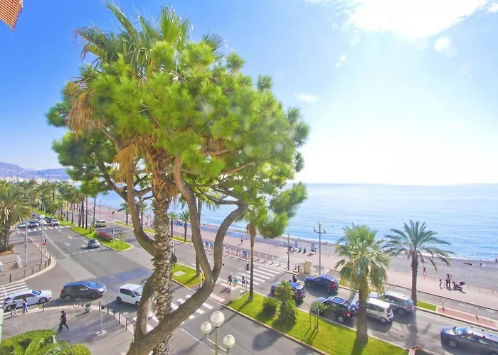 Holiday Vigie Promenade